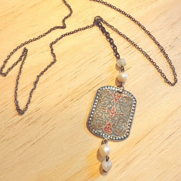 Elegant Pendant Necklace with Pearls - Picture 1 of 3